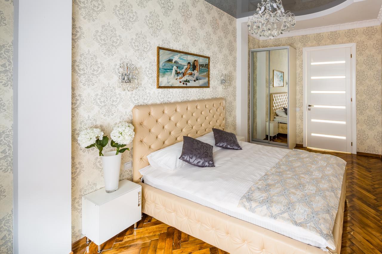 Designer Apartment Зі Світлом! Λβιβ Εξωτερικό φωτογραφία